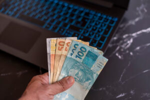 Leia mais sobre o artigo Cinco mitos sobre dinheiro que te impedem de enriquecer