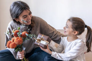 Leia mais sobre o artigo DIA DAS MÃES: Pesquisa mostra que 80% dos brasileiros pretendem presentear