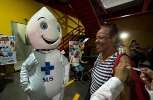 Leia mais sobre o artigo SÁBADO: SES reabre ‘Drive-thru de Vacinação’ no Corpo de Bombeiros para o Dia D nacional