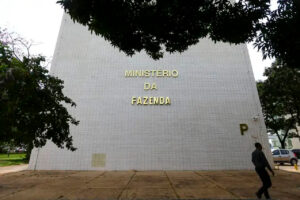 Leia mais sobre o artigo Entenda o que é o “shutdown” e, porque o que governo faz alerta na discussão sobre o IOF