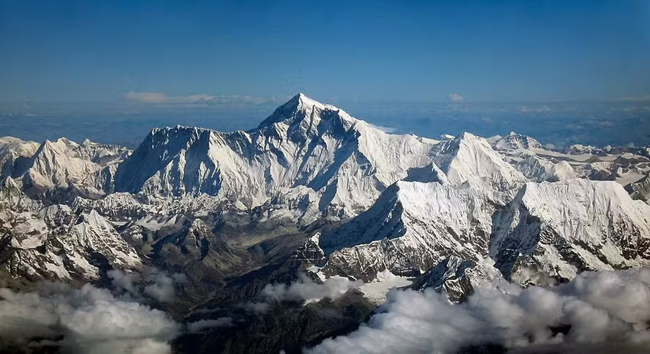 No momento, você está visualizando O que é a ‘zona de morte’ do Everest e porque os corpos de alpinistas mortos ficam por ali