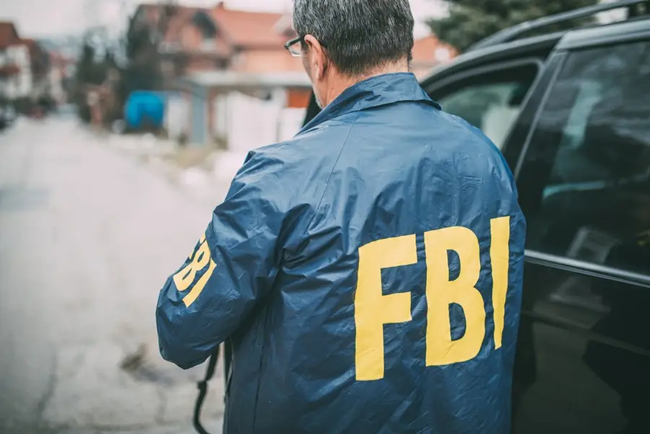 No momento, você está visualizando FBI emite novo alerta para usuários de Android e iPhone; veja se você está em risco