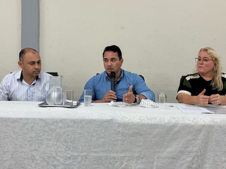 No momento, você está visualizando Prefeito Rodrigo Sacuno assegura uso integral do Fundeb na valorização dos professores