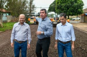 Leia mais sobre o artigo Em Dourados, Governo de MS valoriza setor agropecuário e garante obras de infraestrutura