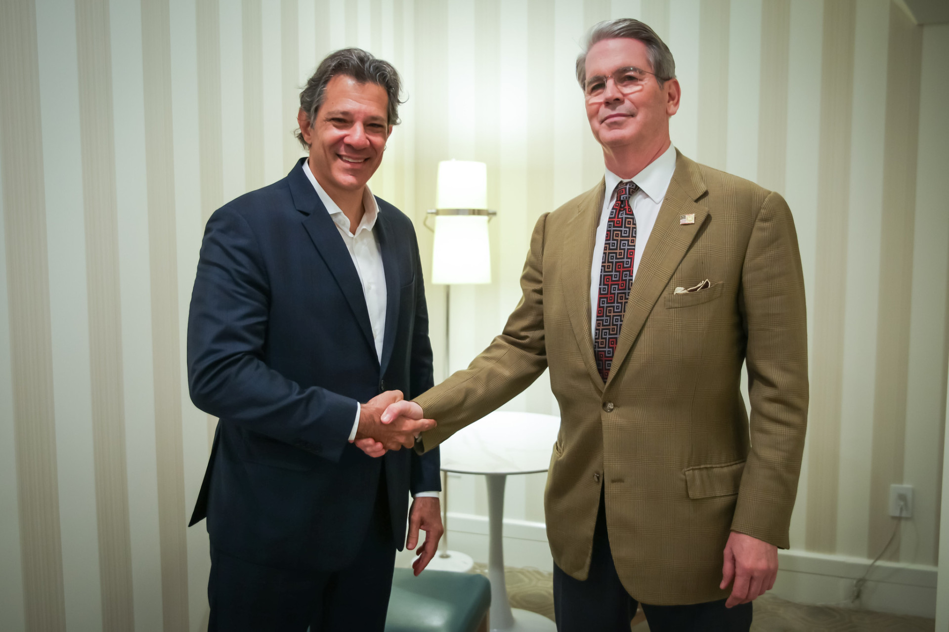 No momento, você está visualizando Haddad reúne-se com secretário do Tesouro de Trump em meio a tarifas
