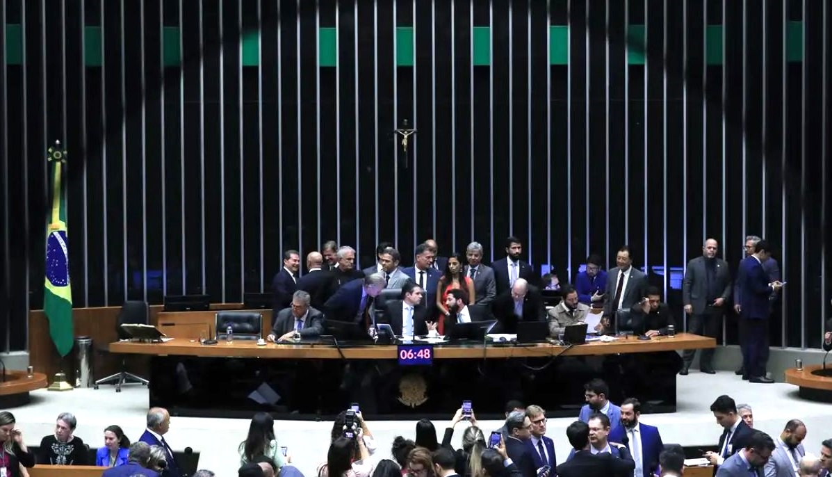 No momento, você está visualizando Câmara aprova urgência para PL que proíbe desconto automático no INSS