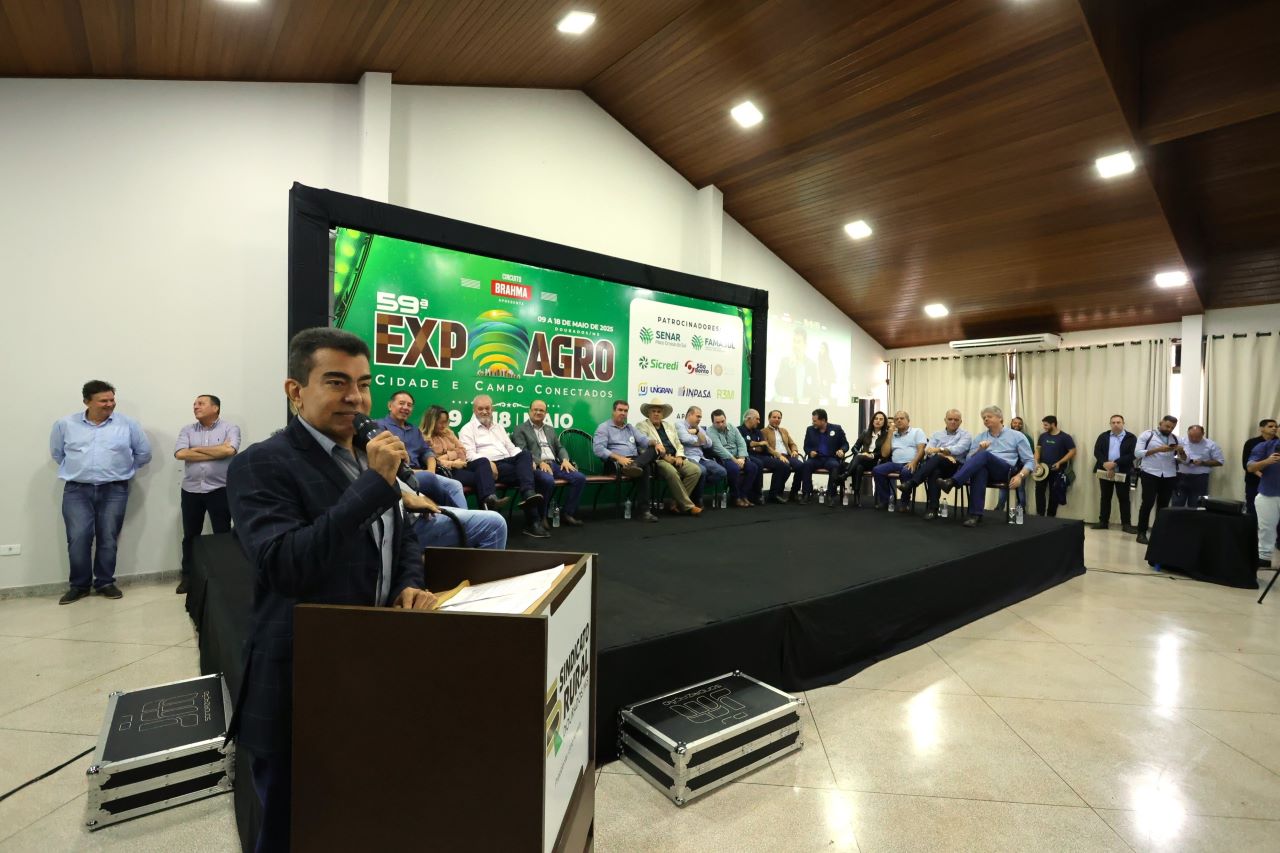 No momento, você está visualizando Na Expoagro, prefeito destaca esforços para volta dos voos comerciais em Dourados
