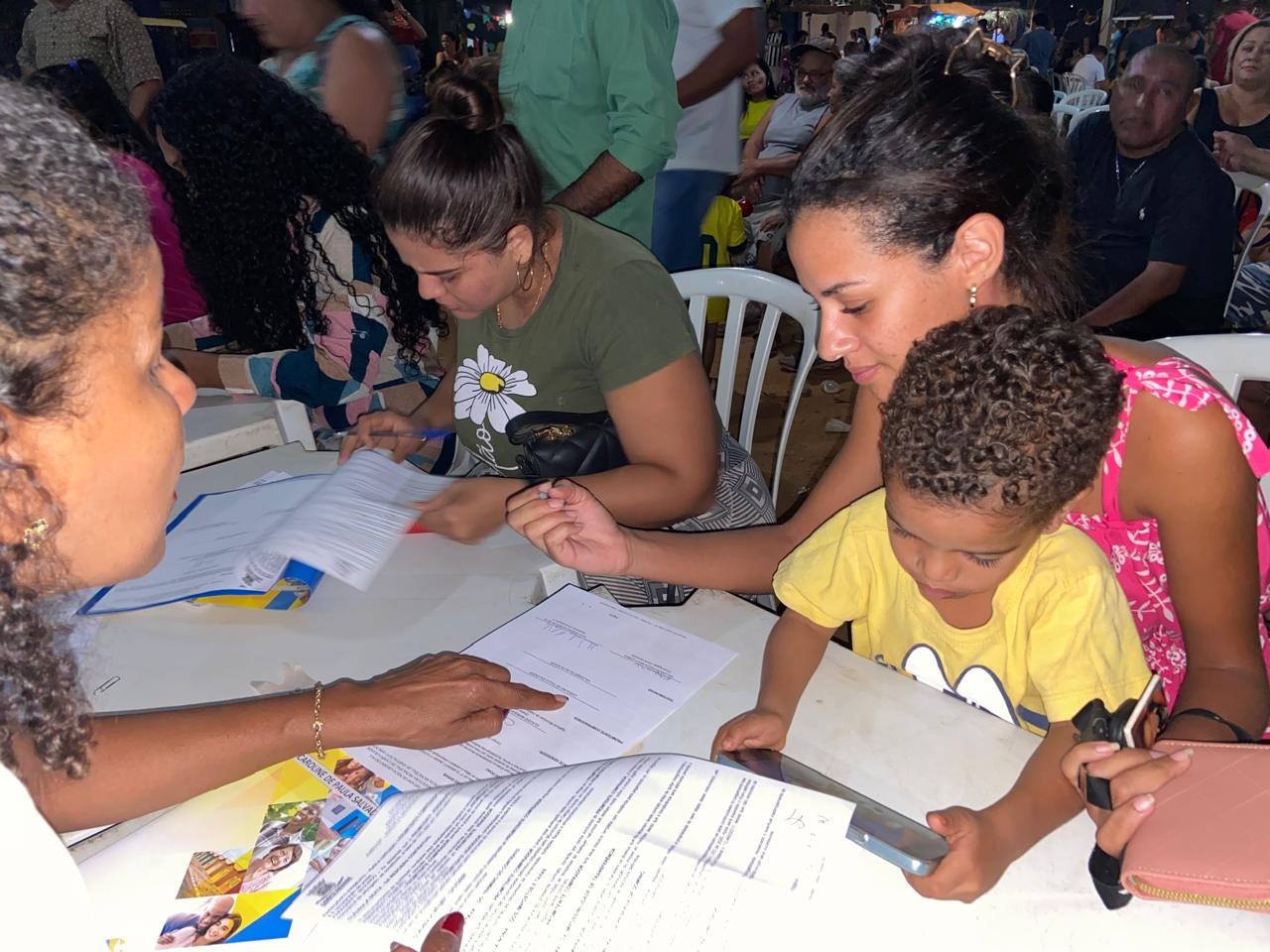 No momento, você está visualizando Prefeitura realiza entrega final de contratos para famílias da comunidade Homex nesta quarta-feira (21)
