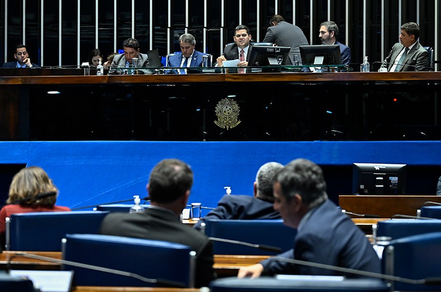 No momento, você está visualizando Senado e Câmara aprovam no mesmo dia projeto que aumenta o número de deputados federais