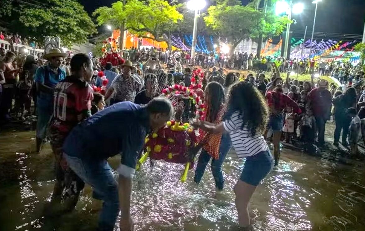 No momento, você está visualizando Banho de São João promete agitar Corumbá com quatro dias de festa e show de Michel Teló