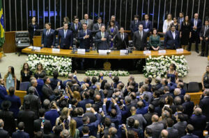 Leia mais sobre o artigo Comissão vincula isenção do IR a mais deputados e orçamento secreto