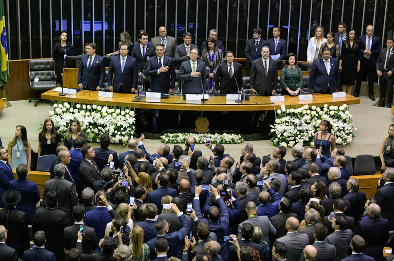 No momento, você está visualizando Comissão vincula isenção do IR a mais deputados e orçamento secreto