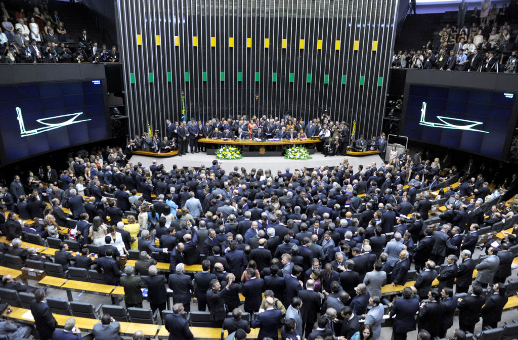 No momento, você está visualizando Conta de luz pode disparar por causa do Congresso