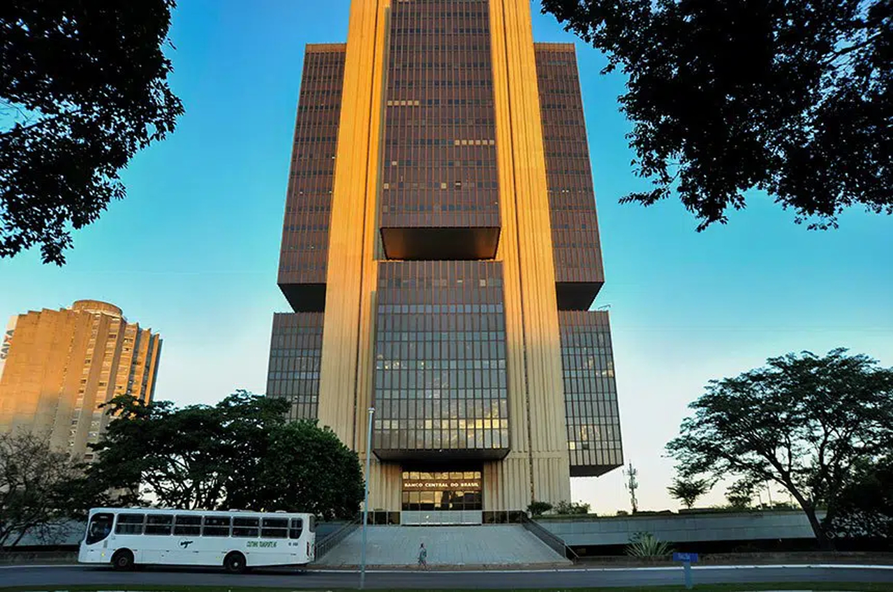 No momento, você está visualizando Copom eleva juros básicos da economia para 15% ao ano