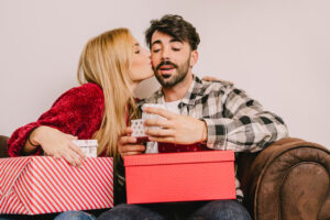Leia mais sobre o artigo DIA DOS NAMORADOS: 10,5 milhões de consumidores devem comprar presente na última hora, diz pesquisa
