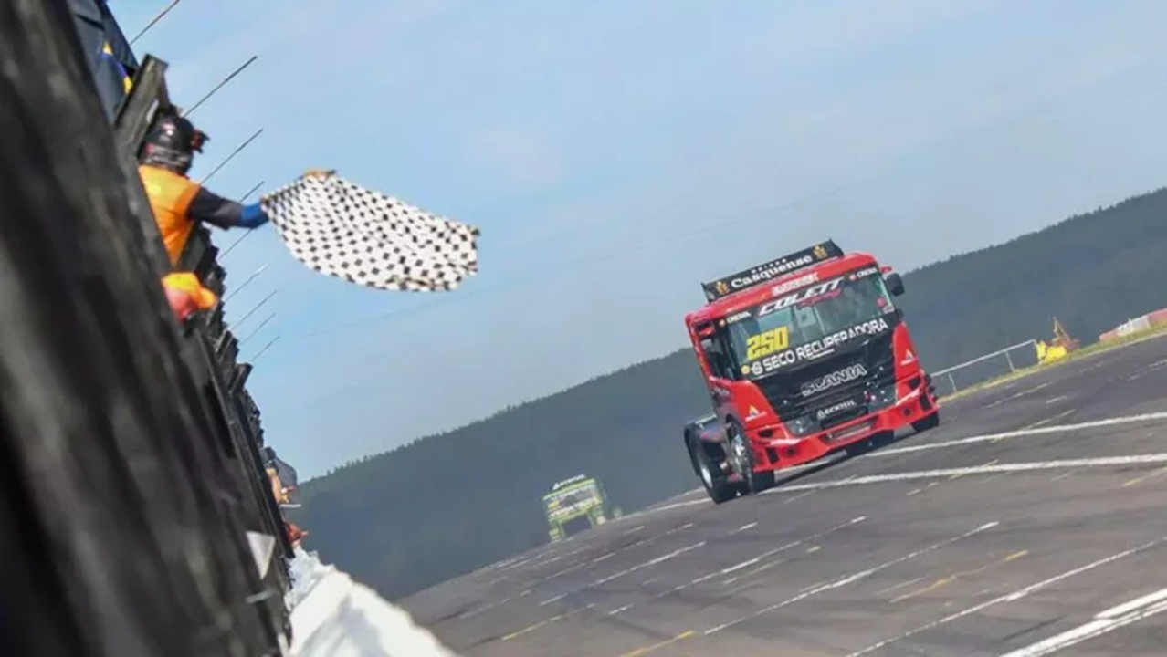 No momento, você está visualizando Diego Collet vence etapa da Fórmula Truck em Campo Grande e assume liderança do campeonato