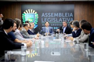 Leia mais sobre o artigo Governo apresenta aos deputados da ALEMS expansão da infra e desafios da saúde em MS