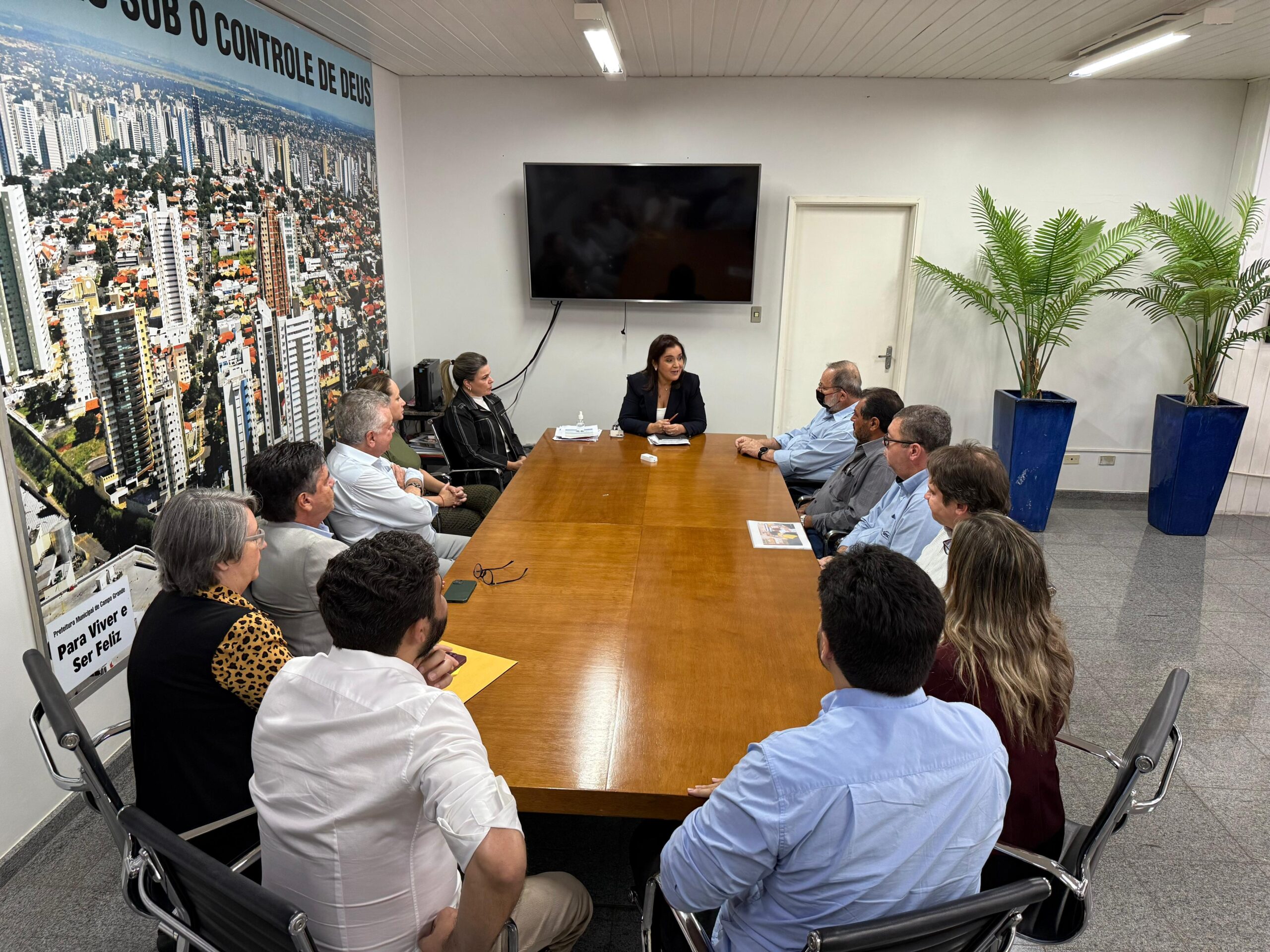 No momento, você está visualizando FECOMÉRCIO-MS: Em prol do desenvolvimento do comércio, representantes do Sistema Comércio MS reúnem-se com prefeita da Capital