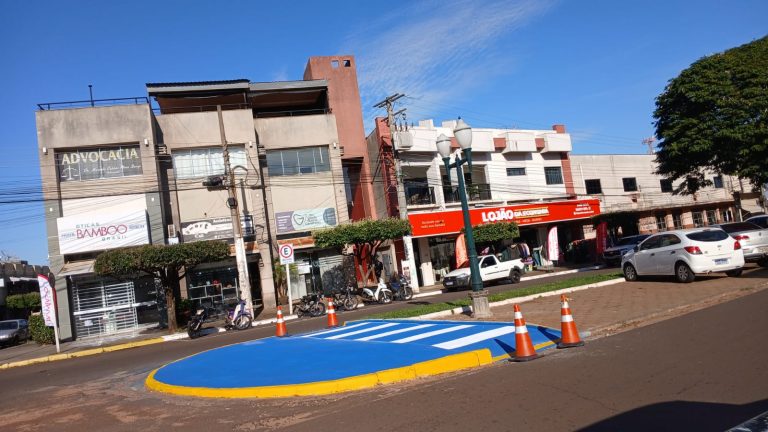 No momento, você está visualizando Núcleo de Trânsito revitaliza pontas de canteiros da Av. Weimar e finaliza com faixa de pedestres