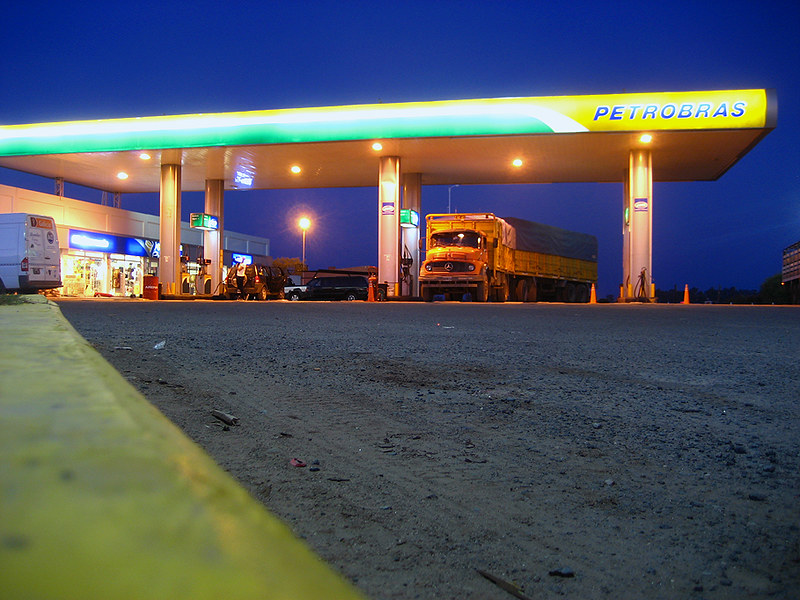 No momento, você está visualizando Petrobras anuncia redução de R$ 0,17 no litro da gasolina para distribuidoras