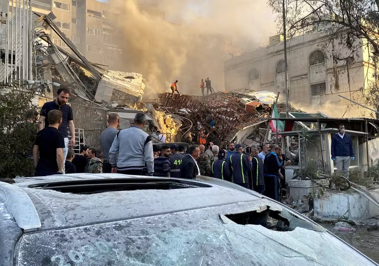 No momento, você está visualizando Petróleo dispara e dólar ganha força após Israel bombardear Irã