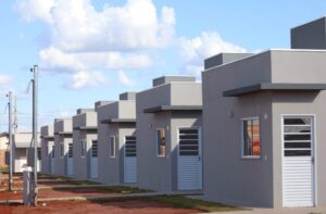 Leia mais sobre o artigo Política habitacional de MS é impulsionada por Governo e Agehab, chegando a milhares de famílias