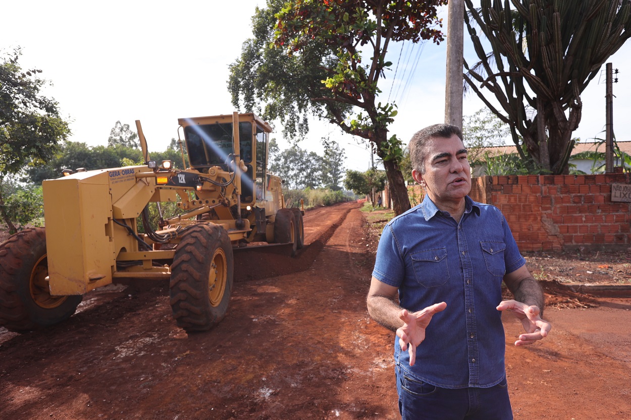No momento, você está visualizando Prefeitura lança frentes de asfalto para 2 bairros em apenas 24 horas