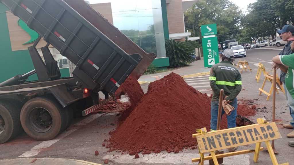 No momento, você está visualizando Serviços Públicos de Naviraí executa tapa buracos e mais seis frentes de melhorias