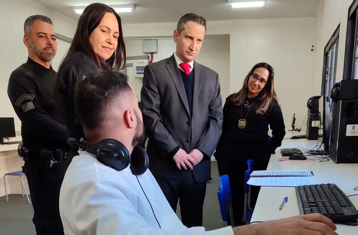 No momento, você está visualizando Projeto vai ofertar mais de 300 cursos virtuais gratuitos em unidades prisionais de Mato Grosso do Sul