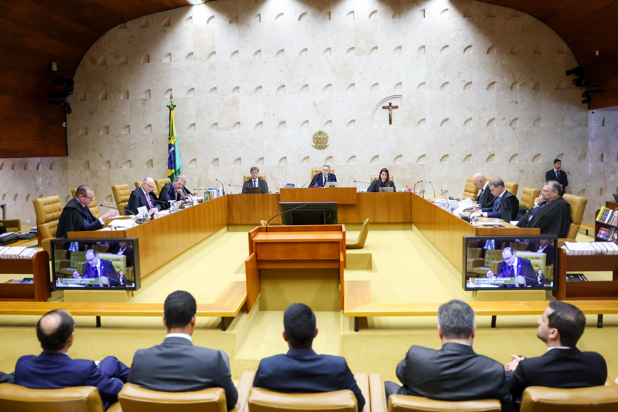 No momento, você está visualizando STF rejeita recurso da Câmara e mantém decisão que tirou do mandato sete deputados