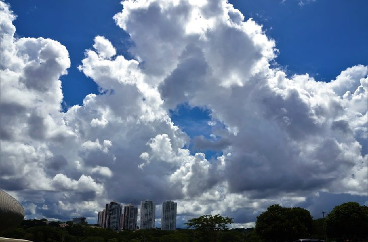 No momento, você está visualizando TEMPO: Sol predomina, mas chuvas não estão descartadas nesta sexta-feira em MS