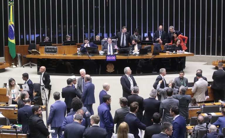 No momento, você está visualizando Em derrota para o governo, Câmara acelera votação para derrubar decreto do IOF