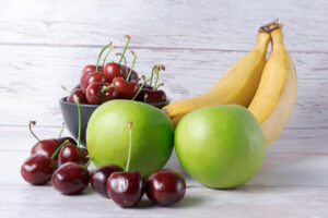 Leia mais sobre o artigo 5 frutas ideais para comer à noite sem prejudicar o sono