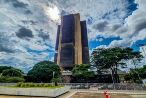 Leia mais sobre o artigo Copom mantém Selic em 15% ao ano e encerra sequência de altas