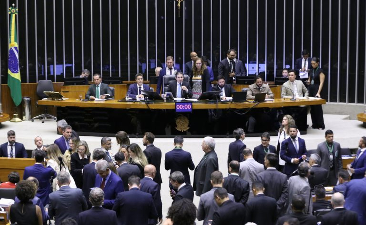 No momento, você está visualizando Câmara aprova urgência para projeto que reduz benefícios fiscais