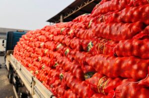 Leia mais sobre o artigo Aumento na oferta barateia cebola e pimentão verde, mas frio eleva preço das frutas