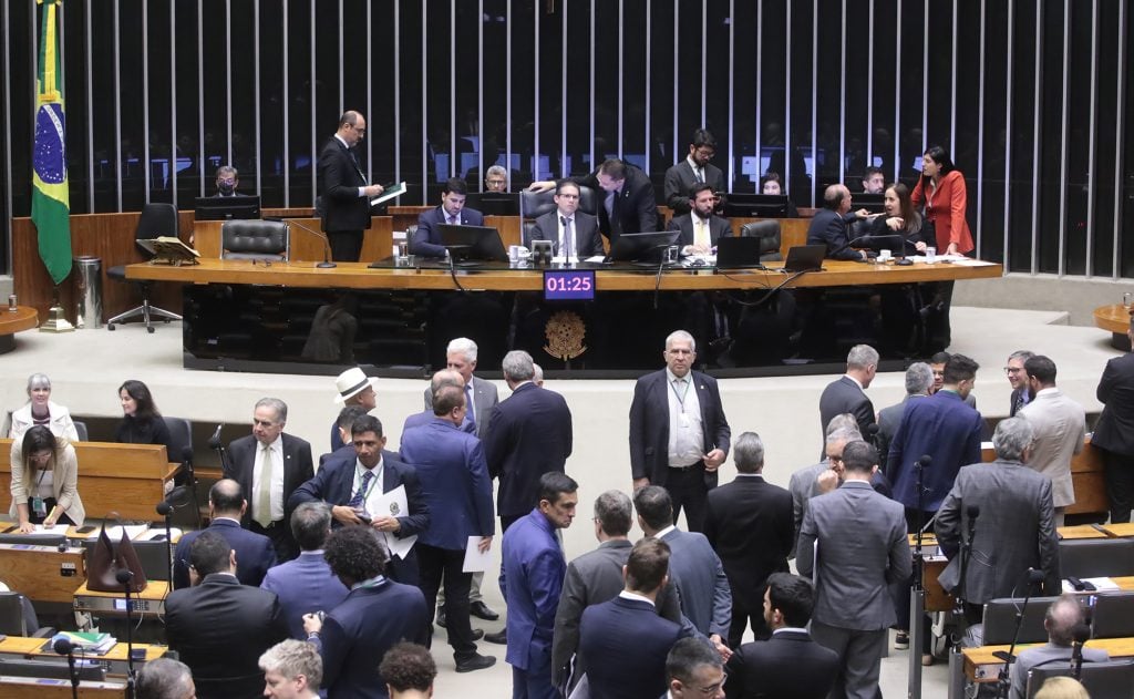 No momento, você está visualizando QUAEST: 88% dos deputados federais apoiam isenção de IR para quem ganha até R$ 5 mil