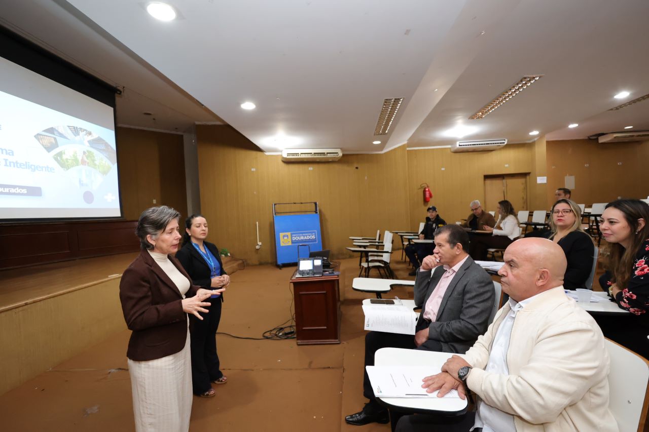 No momento, você está visualizando Prefeitura do Dourados e Sebrae debatem Programa Cidade Inteligente com secretarias municipais