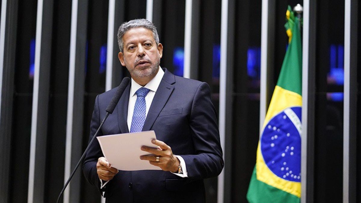 No momento, você está visualizando Isenção do IR será ampliada para quem ganha até R$ 7.350, anuncia Lira
