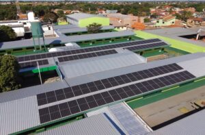 Leia mais sobre o artigo Placas solares e produção de energia limpa levam modernidade e economia de gastos às escolas estaduais de Mato Grosso do Sul