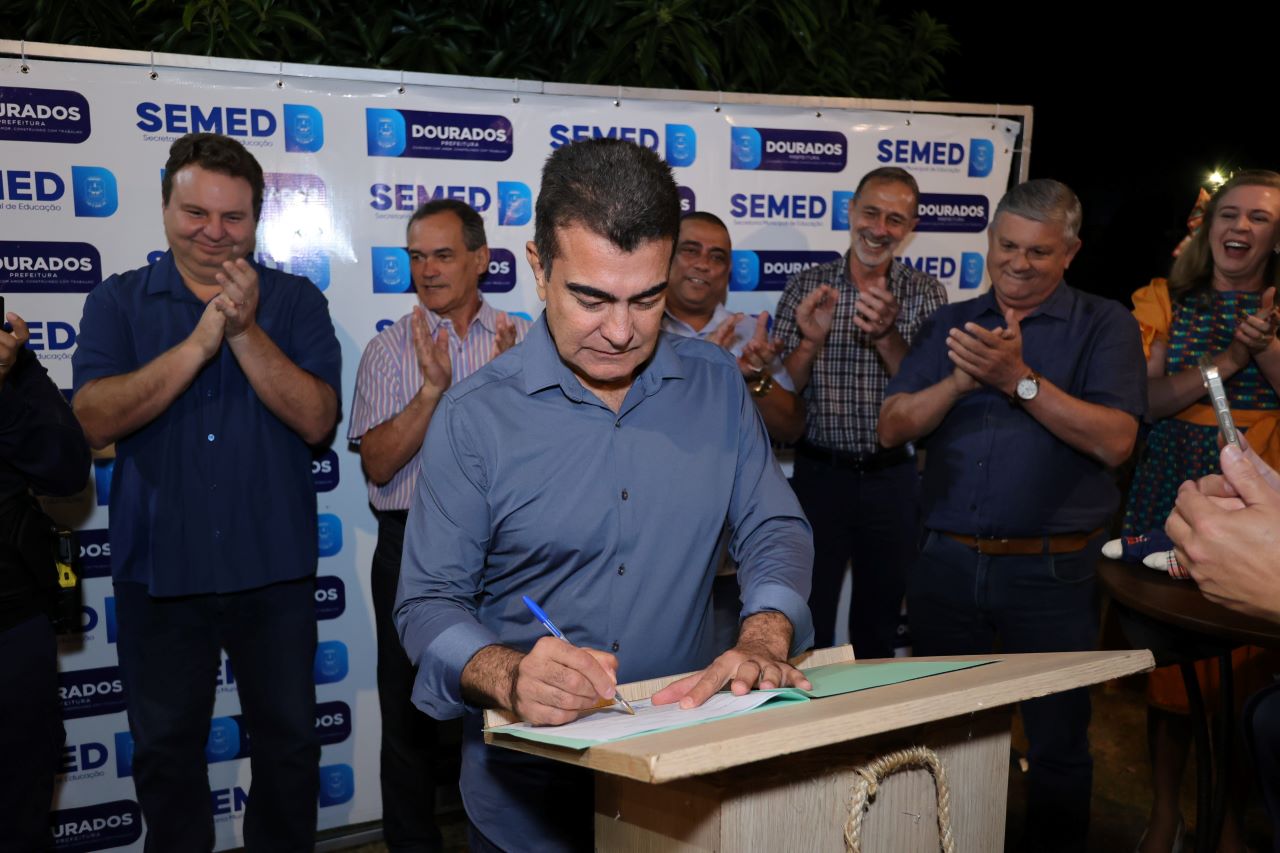 No momento, você está visualizando Prefeito de Dourados assina ordem de serviço para reforma da Escola Avani Cargnelutti