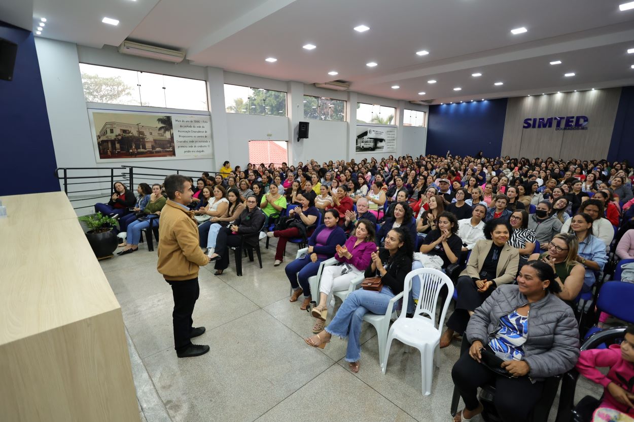 No momento, você está visualizando Prefeitura de Dourados capacita servidores dos CEIMs com foco no acolhimento