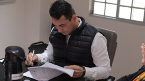 Leia mais sobre o artigo Prefeito Rodrigo retoma diálogo com servidores administrativos sobre plano de carreira
