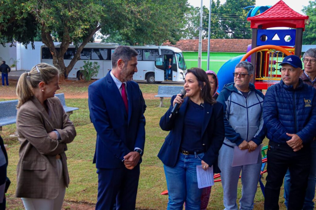 No momento, você está visualizando Novo parquinho no Tiradentes garante lazer e segurança para crianças da região