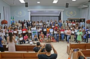 Leia mais sobre o artigo UEMS ACOLHE: Um farol de integração para mais de 30 nacionalidades em Mato Grosso do Sul