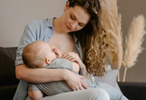 Leia mais sobre o artigo Naviraí Lança Ações no Agosto Dourado com Cursos para Mães e Capacitação para Servidores