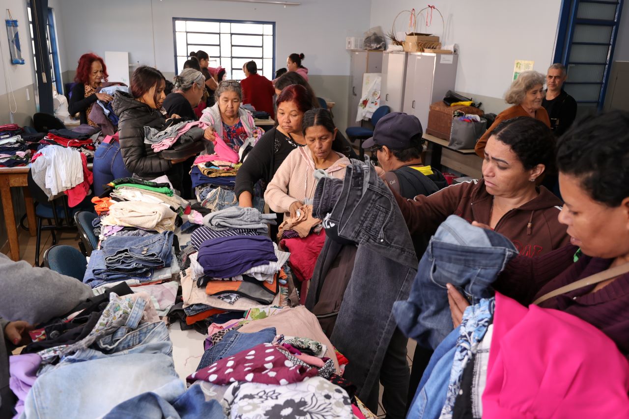 No momento, você está visualizando Prefeitura já distribuiu mais de 9 mil peças de roupas e calçados nos brechós solidários
