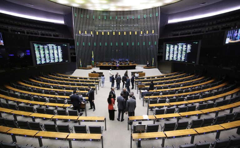 No momento, você está visualizando Câmara aprova urgência para proposta que isenta de Imposto de Renda os salários de até R$ 5 mil