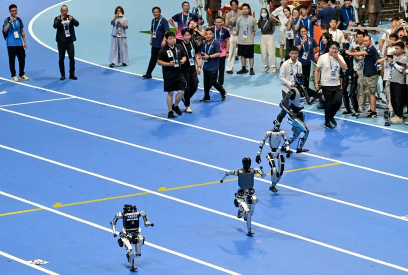 No momento, você está visualizando China organiza os primeiros Jogos Mundiais de robôs humanoides