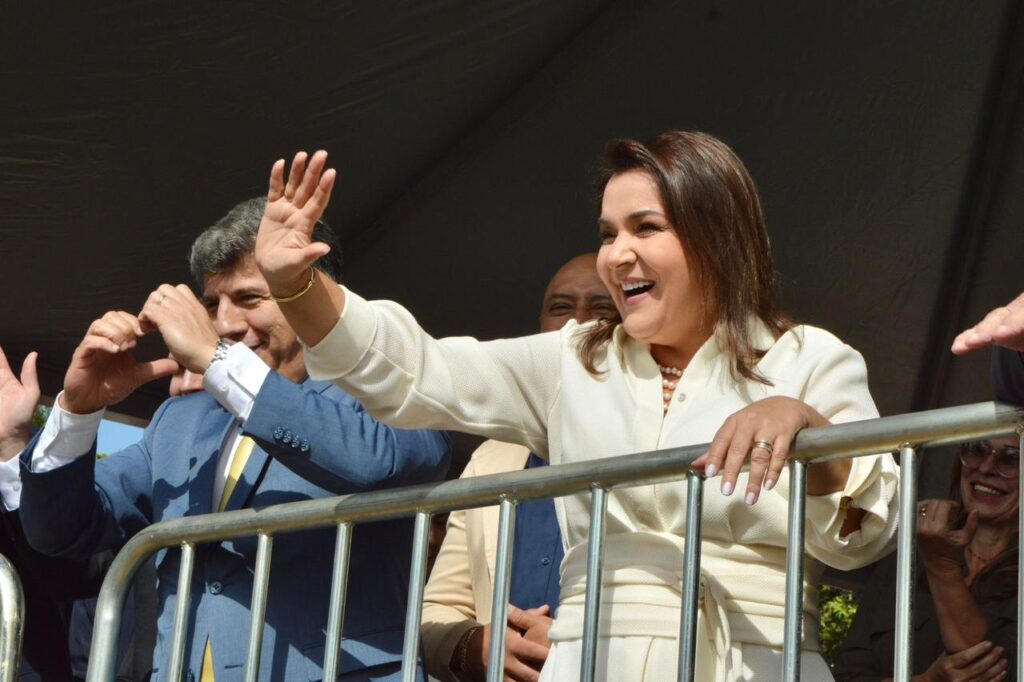 No momento, você está visualizando Desfile cívico-militar atrai 40 mil pessoas e marca os 126 anos de Campo Grande